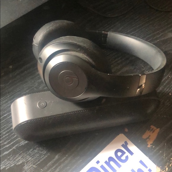 Beats studio 3 and Beats Pill + - Picture 2 of 4